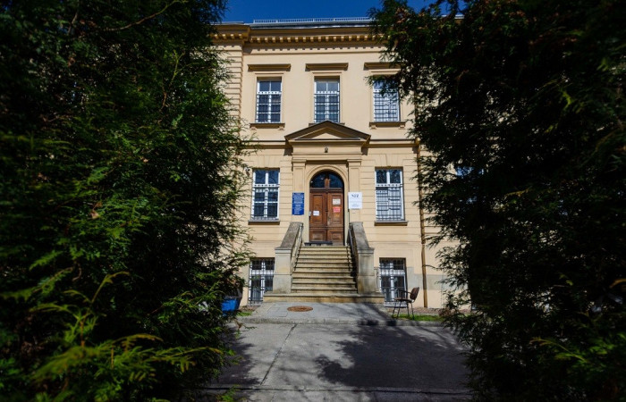 Zdjęcie budynku z zewnątrz