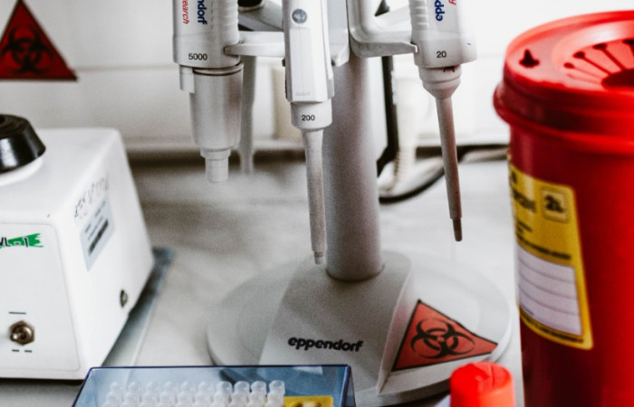 Wnętrze pracowni laboratoryjnej