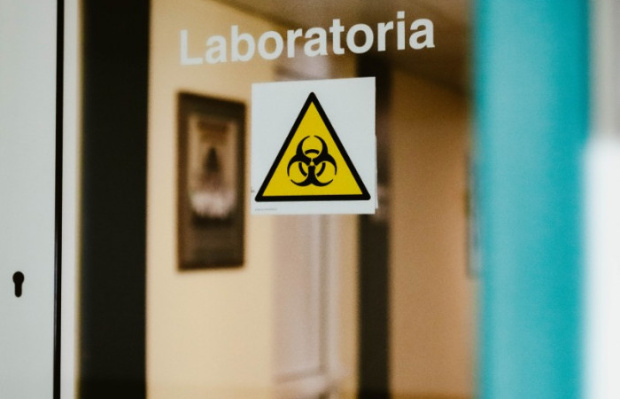 Drzwi do laboratorium