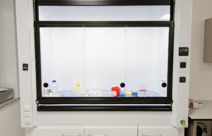 Pracownia biologii molekularnej – dygestorium (2)