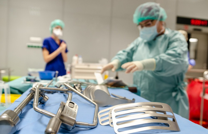 Zespół przygotowuje się do operacji