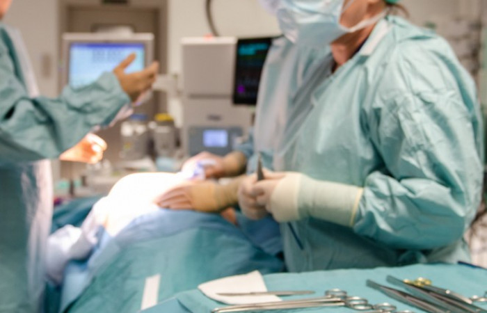 Zespół przygotowuje się do operacji