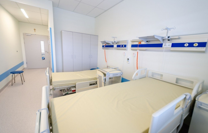 Łóżka w sali dla Pacjentów