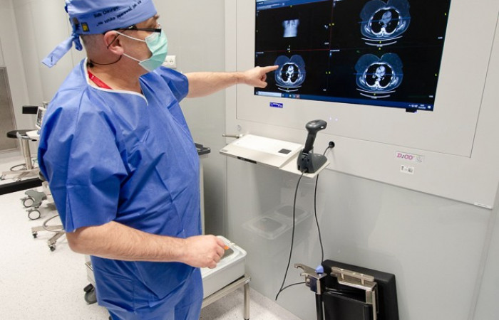 lekarze przy operacji